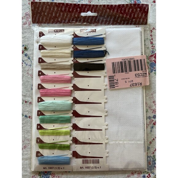 Riolis Cross Stitch Kit R1637 “My Family” Puppy Dog Stockings Clothes Line - Picture 3 of 4